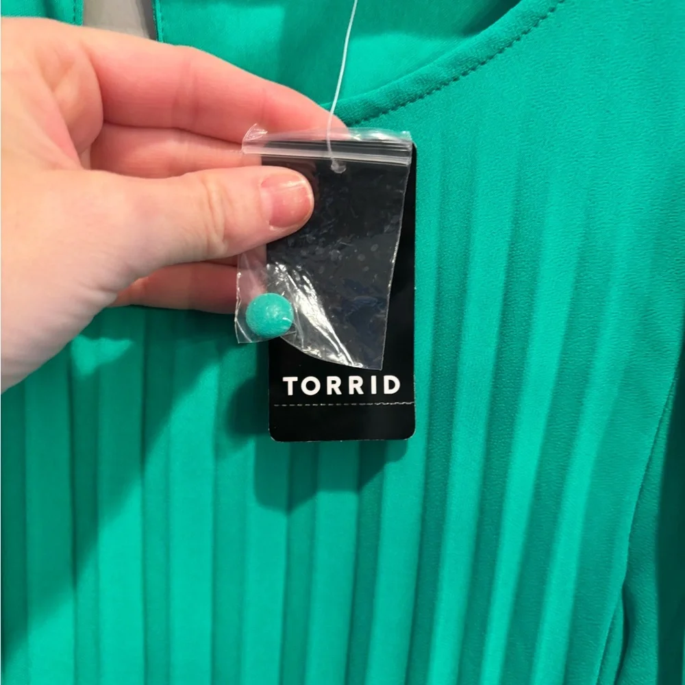 Torrid Vibrant Green Long Sleeve Dress Easter spring pleated midi size 12 - Picture 14 of 16